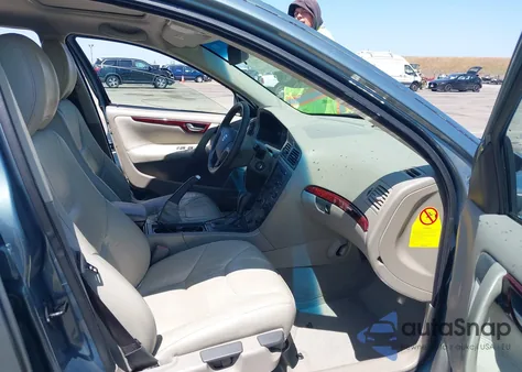 2004 Volvo V70 2.4 из США, поврежденный, VIN YV1SW64A942403847